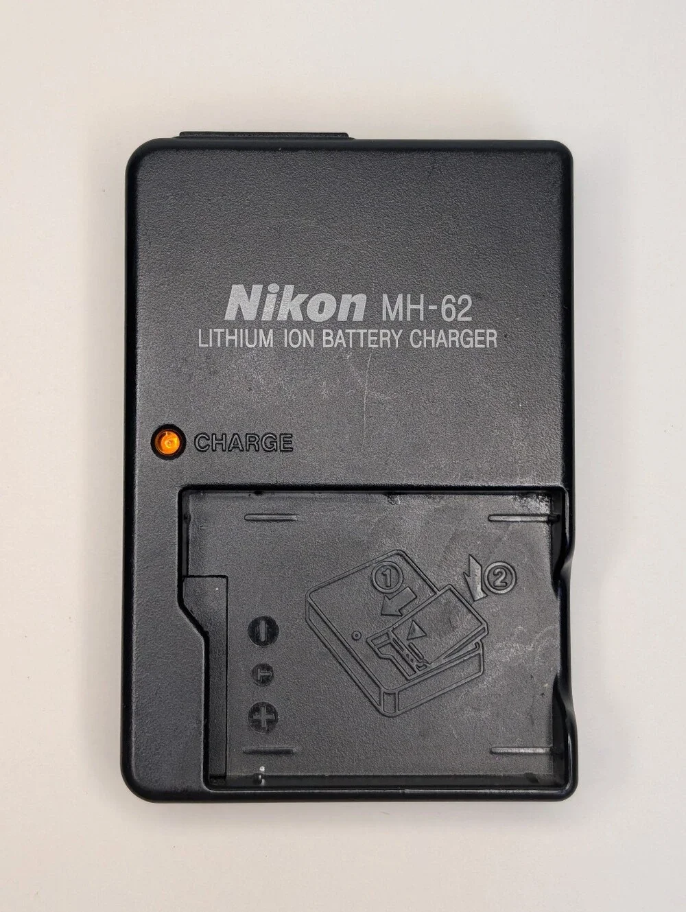 Nikon MH-62 Original Genuine Battery Charger for EN-EL8 Rechargeable Battery